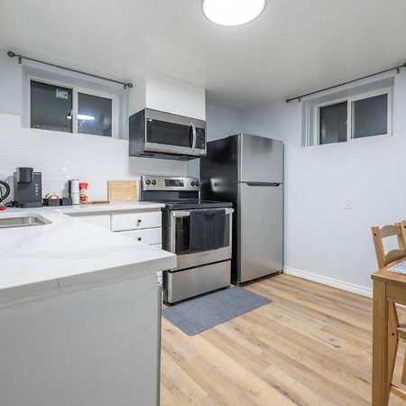 Centerstreet-Cozy 1Bedroomsuite Calgary Bagian luar foto