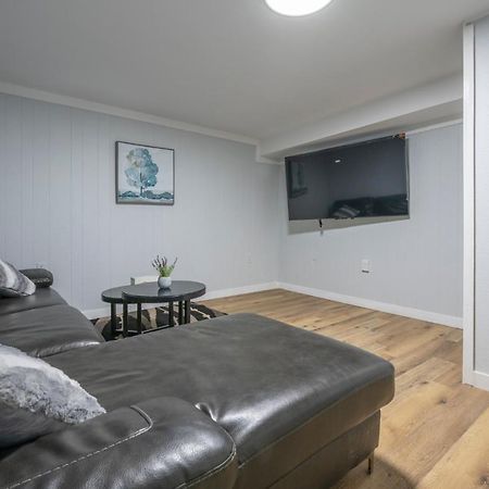 Centerstreet-Cozy 1Bedroomsuite Calgary Bagian luar foto